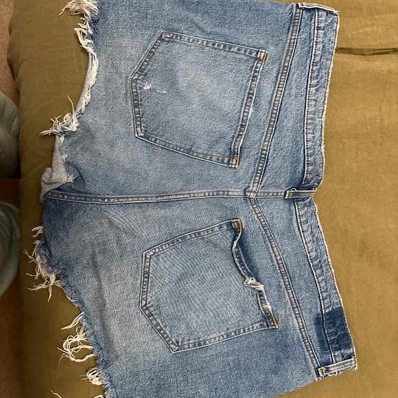 Abercrombie & Fitch The 90s Relaxed Cut Off Short - Picture 2 of 3